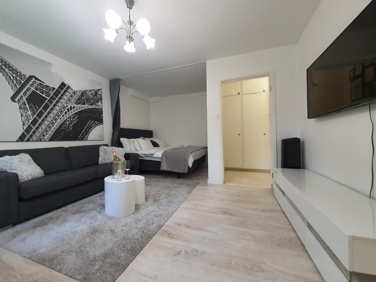 Close To The Metro And The Beach!!! With A View Of The Scandinavian Forest Estocolmo Exterior foto