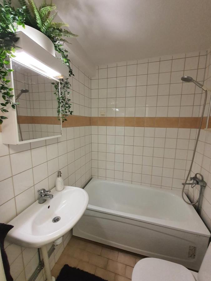 Close To The Metro And The Beach!!! With A View Of The Scandinavian Forest Estocolmo Exterior foto